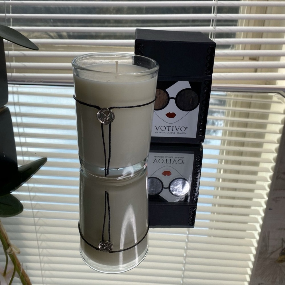 Votivo White Scented Candle